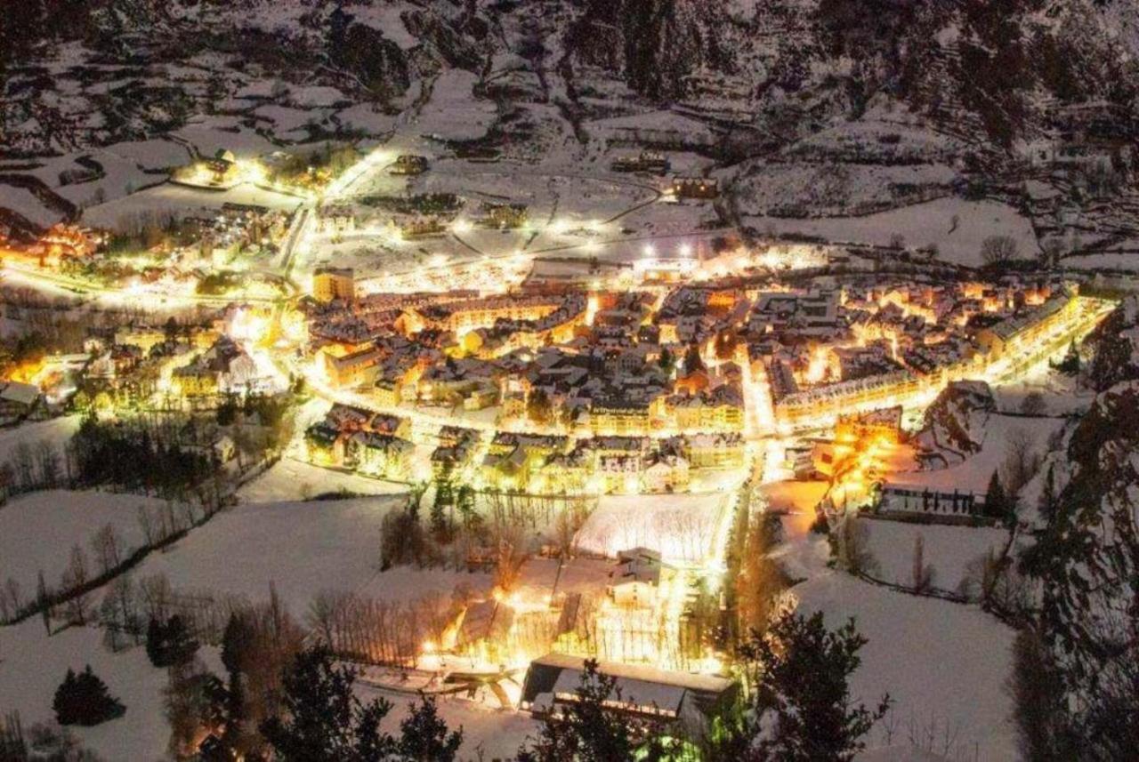 Escuadros Appartamento Benasque Esterno foto